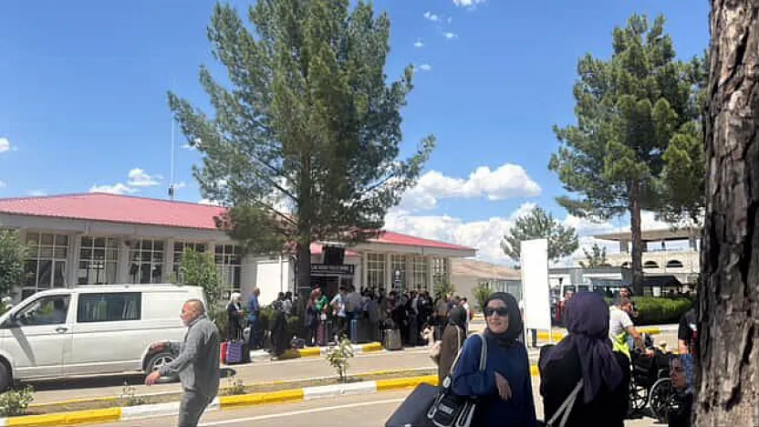 Siirt'te Uçak Krizi Bitmiyor: Uçak Yine İnemedi, Yolcular Batman'a Yönlendirildi