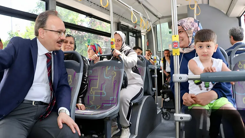 Siirt'te Vali Kızılkaya Belediye Otobüsüne Bindi Vatandaşlarla Sohbet Etti