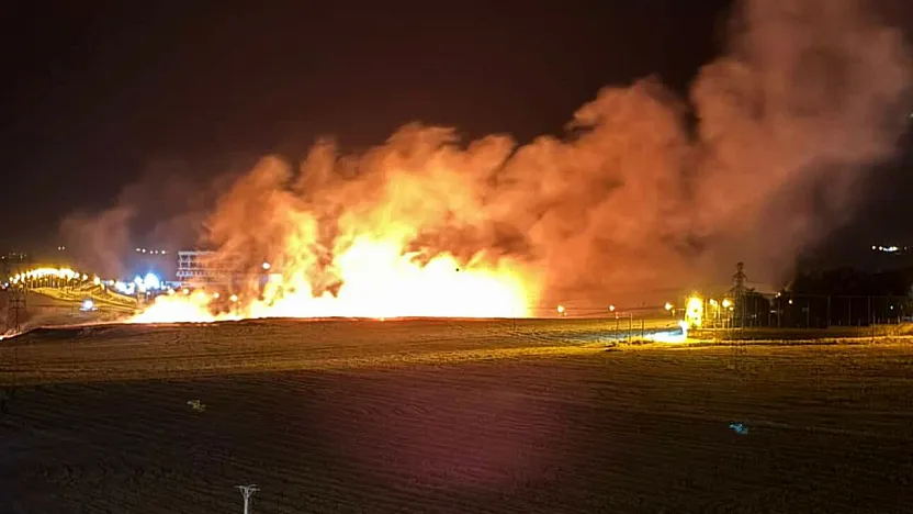 Siirt'te Yeni Yapılan Hastane Karşısında Çıkan Anız Yangını Korkuttu