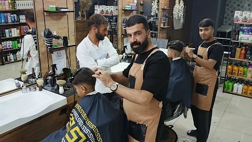 Siirt'te Yetim Çocuklara Ücretsiz Tıraş Hizmeti: Kuaför Metin Yardım'dan Anlamlı Destek