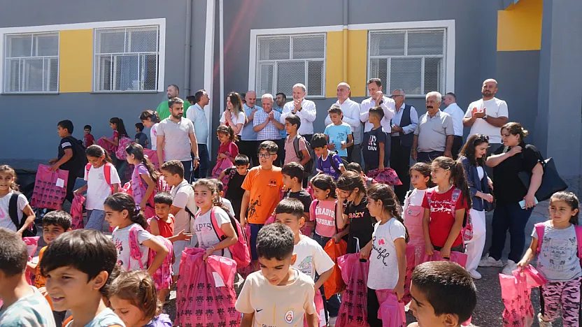 Siirt Vakfı Diyarbakır Şube Başkanı Adnan Öktüren'den Gökçebağ'daki Öğrencilere Destek