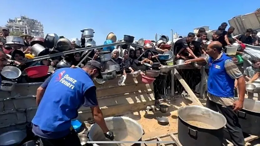 Siirtli Hayırseverlerin Bağışlarıyla Hazırlanan İkinci Sıcak Yemek Gazze'de Dağıtıldı