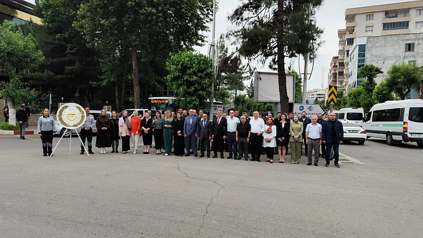 Sosyal Güvenlik Haftası Siirt'te Atatürk Anıtına Çelenk Sunumuyla Başladı