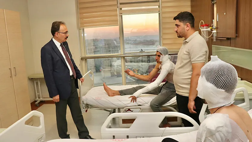 Vali Kızılkaya'dan Yangın Kazasında Yaralanan İşçilere Hastanede Ziyaret