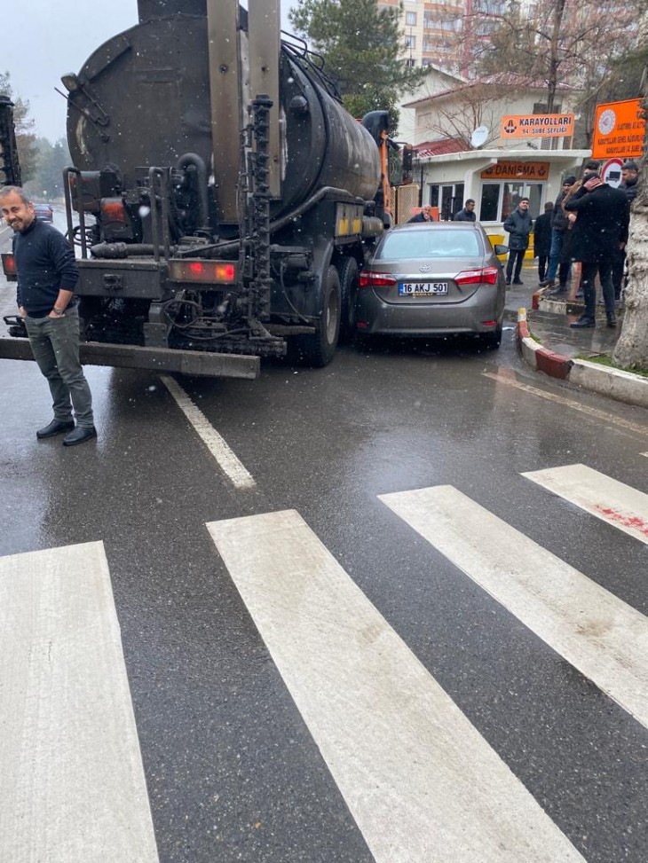 Siirt'te Tanker İle Otomobil Çarpıştı: 1 Yaralı