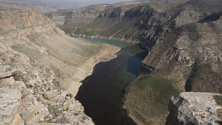 Siirt Botan Vadisi'nde Korkutan Görüntüler! Vadi Siyaha Büründü