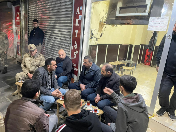 Siirt Valisi Hacıbektaşoğlu'ndan Sahur Vakti Esnaf ve Vatandaş Ziyareti