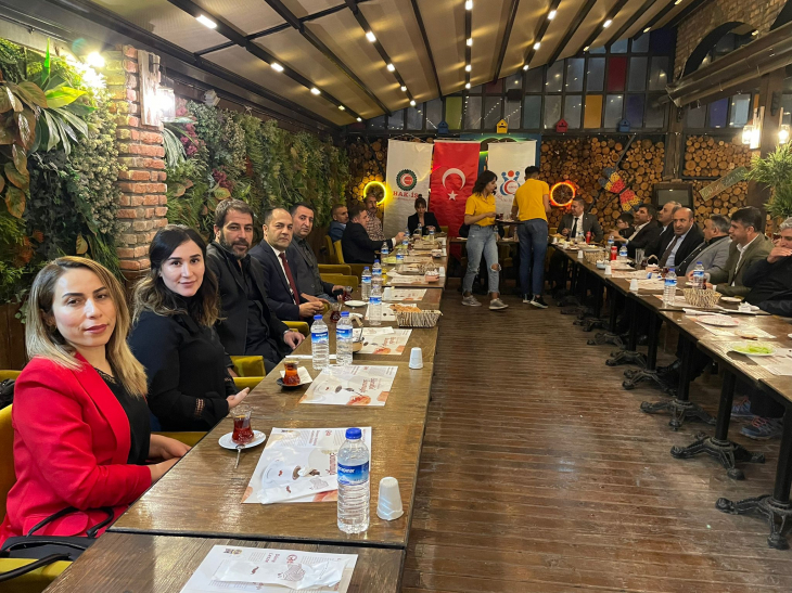 Siirt Öz Sağlık İş Sendikası Yönetimi, İl Sağlık Müdürü Ömür İle İftarda Bir Araya Geldi