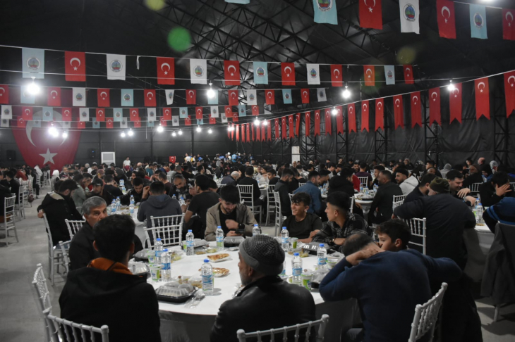 Siirt Belediyesi İftar Çadırı İlk Gün Binlerce Vatandaşı Ağırladı!