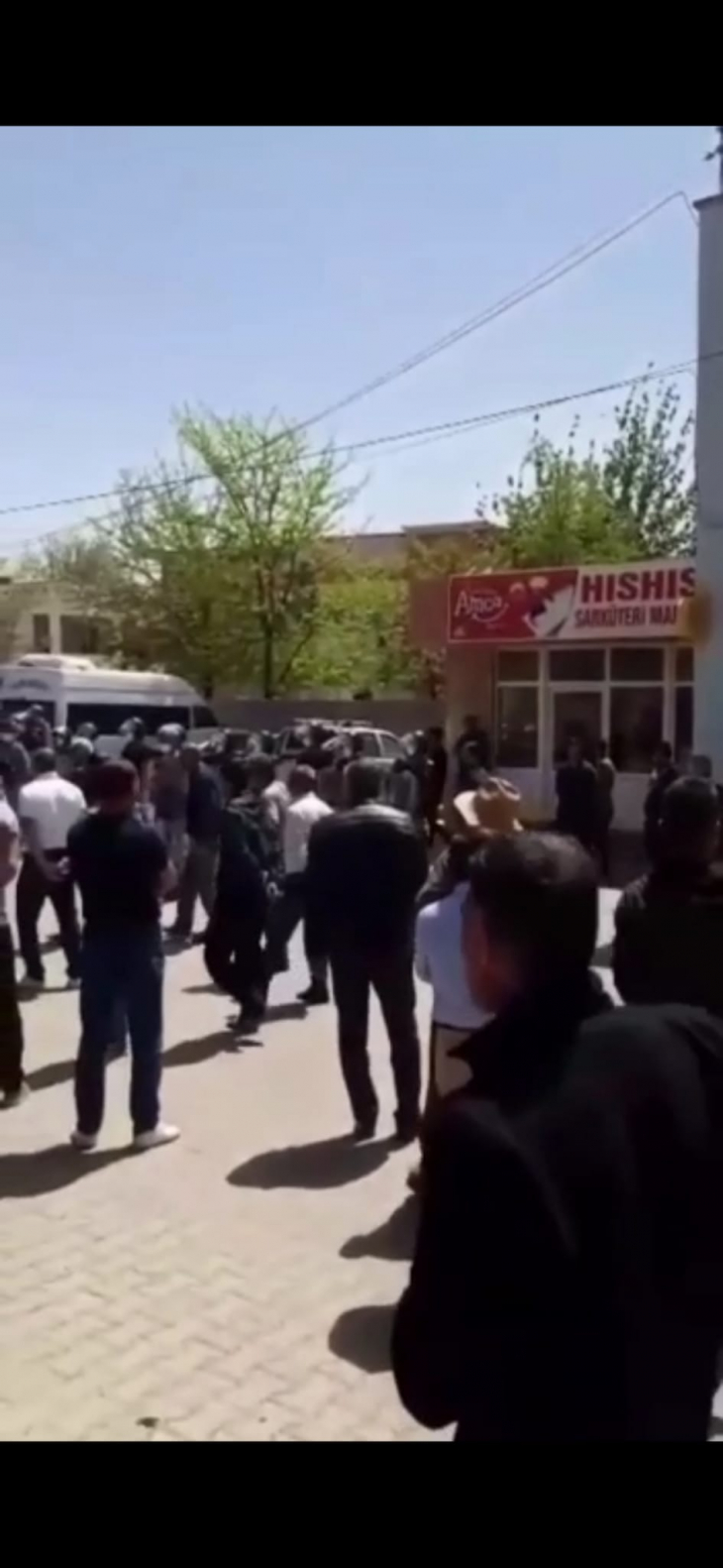 Siirt'te DEDAŞ Yetkilileri ile Köylüler Arasında Kavga! Jandarma Biber Gazı Kullandı