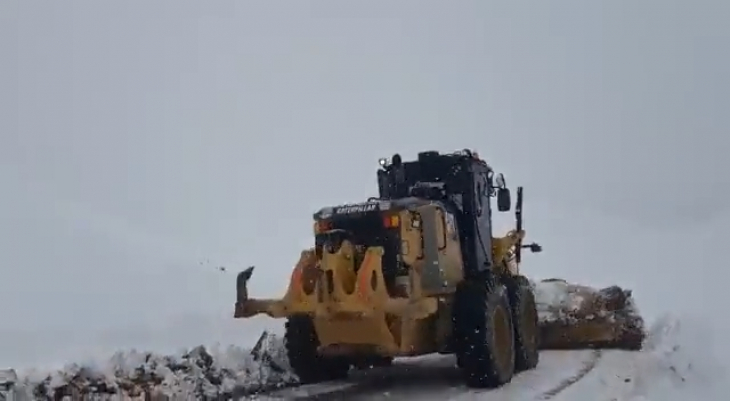 Siirt'te Kış Bitmiyor! Mayıs Ayında Kar Nedeniyle Kapanan Yollar Açıldı