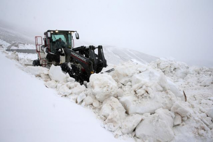 Bitlis ve Van'da Kar Esareti!