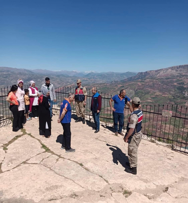 Siirt'te Uçurumda Fotoğraf Çeken Vatandaşlar Uyarıldı!