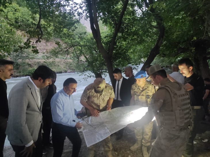 Siirt Valisi Hacıbektaşoğlu, 2 Sağlık Çalışanının Boğulduğu Olay Yerinde