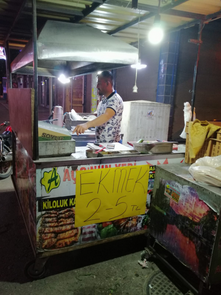 Siirt'te Ekmeğe Gelen Zamma Tepki Gösteren Esnaf Ekmeği Ucuz Satmaya Başladı!