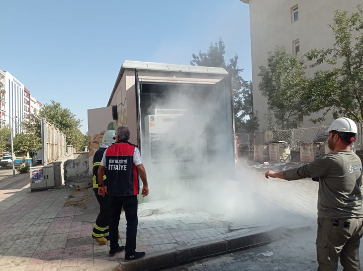 Siirt'te 2. Kez Patlayan Trafo Yine Yandı! Olan Esnafa Oldu