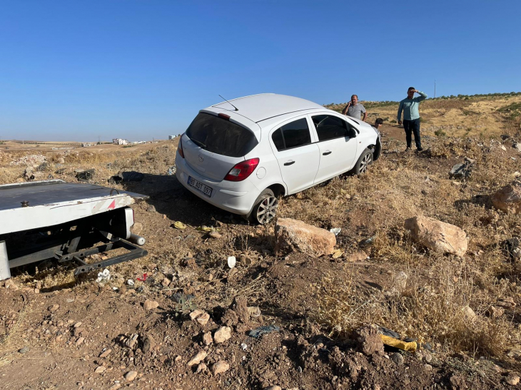 Siirt'te Sürücü Uyuya Kaldı! Otomobil Yoldan Çıktı