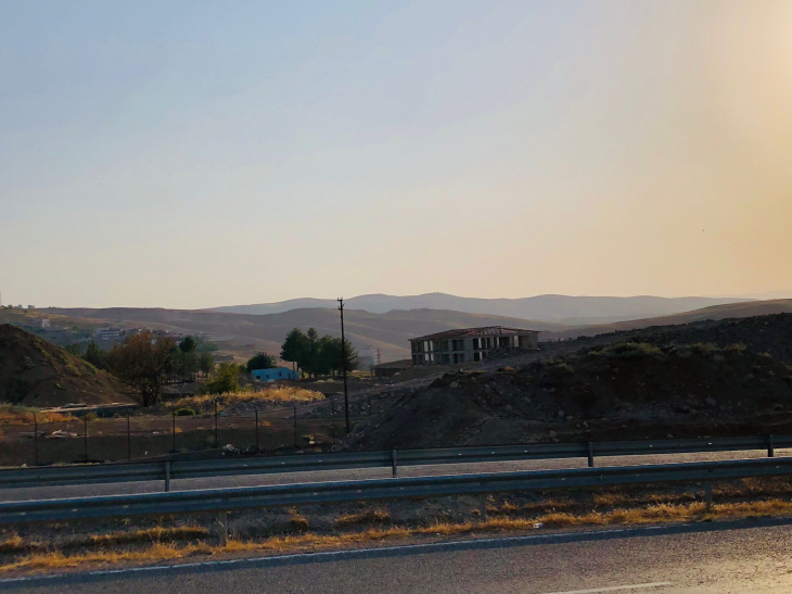 Siirt'te İnşaatı Duran Cezaevinin Durumu Ne Olacak? Çalışanlar ve Hükümlü Yakınları Mağdur...