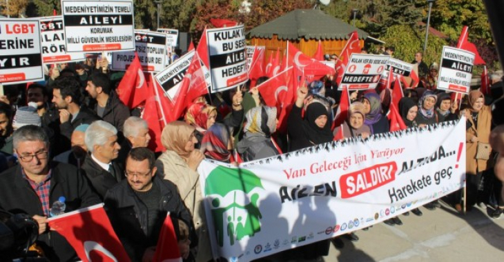 Van'da LGBT karşıtı yürüyüş yapıldı