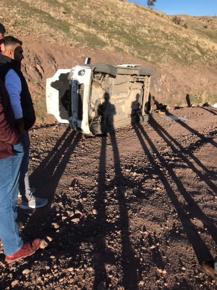 Siirt'te Devrilen Transit Yan Yattı: 2 Yaralı