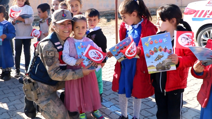 Siirt'te Jandarmadan Öğrencilere Özel Gösteri