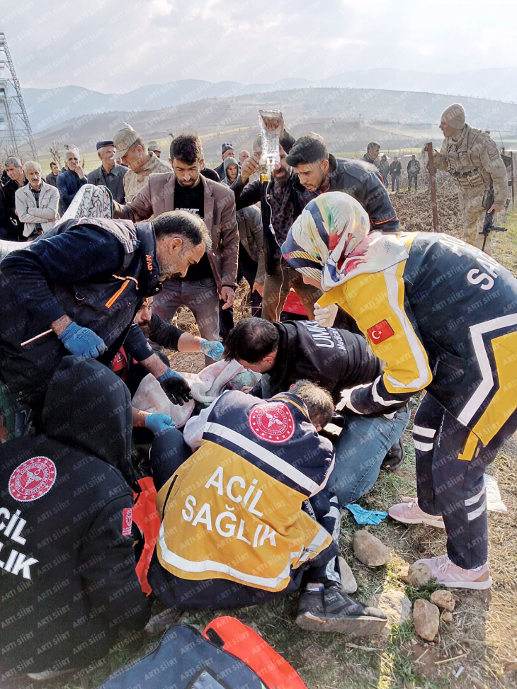 Siirt'te Çapa Motoruna (Patpat) Ayağını Kaptıran Çocuk Ağır Yaralandı! Ayağında Parça Sıkışan Çocuk Helikopterle Hastaneye Kaldırıldı 