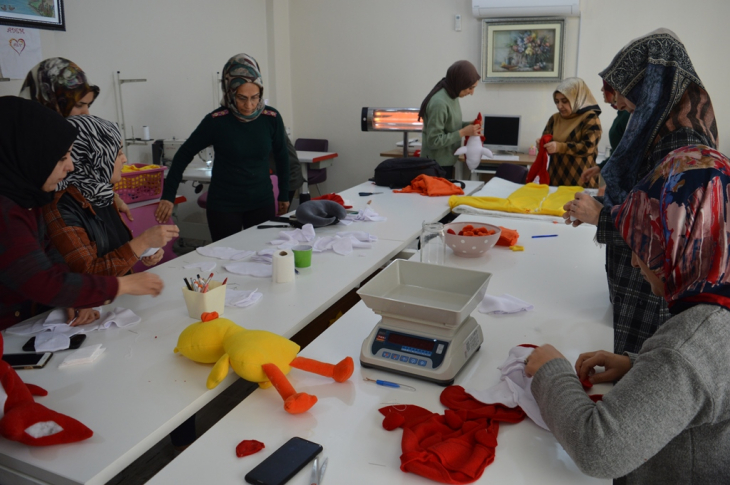 Siirtli Kadınlar Depremzede Çocuklar İçin Oyuncak Üretimine Başladı!