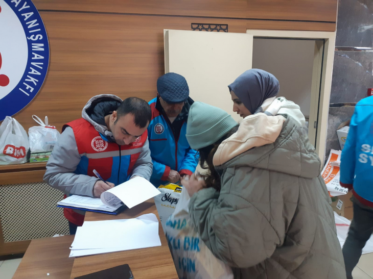 Siirt Halkı Tek Yürek Oldu! Deprem Bölgesine Yardım ve Destekler Artarak Devam Ediyor