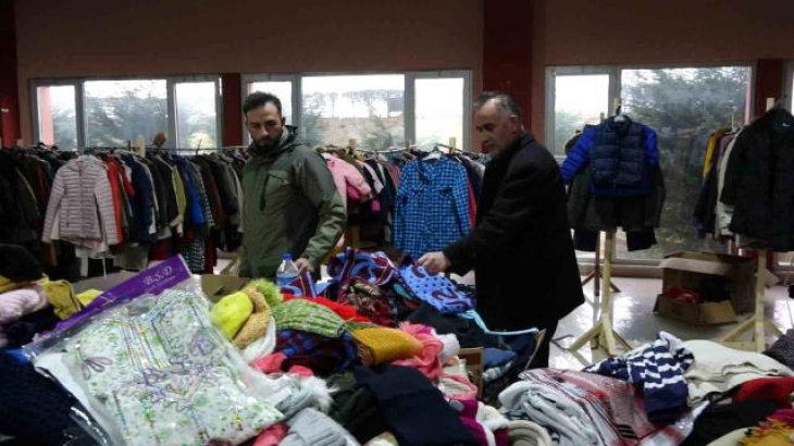 İçi altın dolu ayakkabıyı yanlışlıkla deprem bölgesine gönderdiler! Şimdi samanlıkta iğne arar gibi arıyorlar