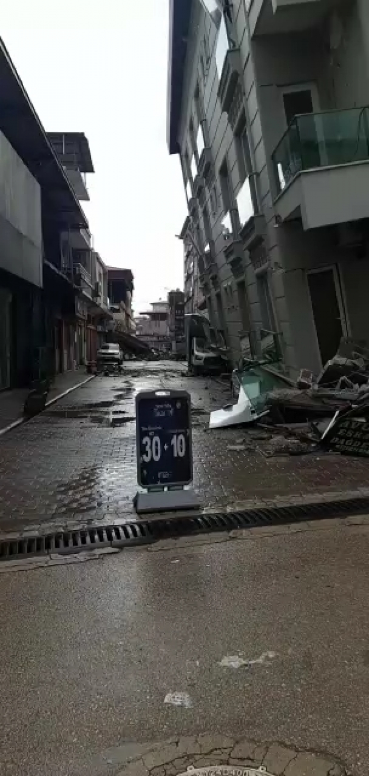 Hatay'daki Depremden Ailesiyle Kurtulan Siirtli Depremzede Yaşadıklarını Artı Siirt'e Anlattı