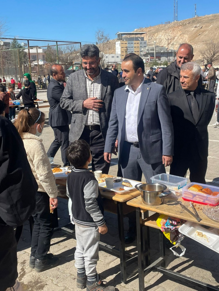 Minik Yürekler Kurtalan'da Depremzedeler İçin Kermes Düzenledi