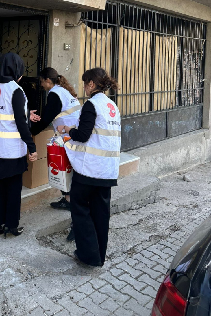 Siirt Barosu Kadınlar Gününde Kentteki Depremzedeleri Unutmadı