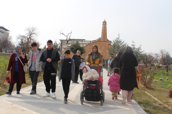 Siirt'te Depremzede Ailelere Ve Çocuklara Moral Gezisi