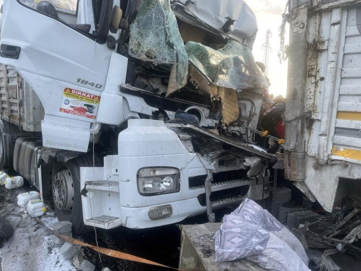 Deprem bölgesinden dönen Siirt UMKE ekibi, Şanlıurfa'da kazaya müdahale etti