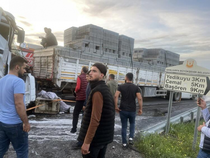 Deprem bölgesinden dönen Siirt UMKE ekibi, Şanlıurfa'da kazaya müdahale etti