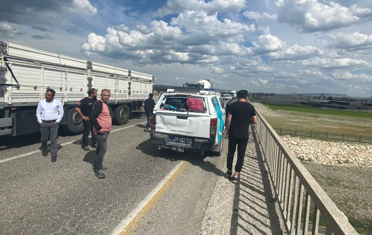 Deprem Bölgesinden Dönen Siirt UMKE Ekibi Kaza Yaptı: 4 Sağlık Personeli Yaralı