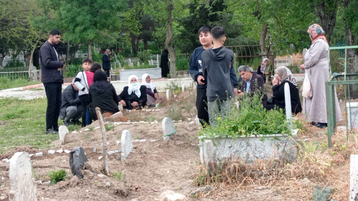 Siirt'te Ramazan Ayı Arefe Gününde Mezarlık Ziyaretleri Unutulmadı