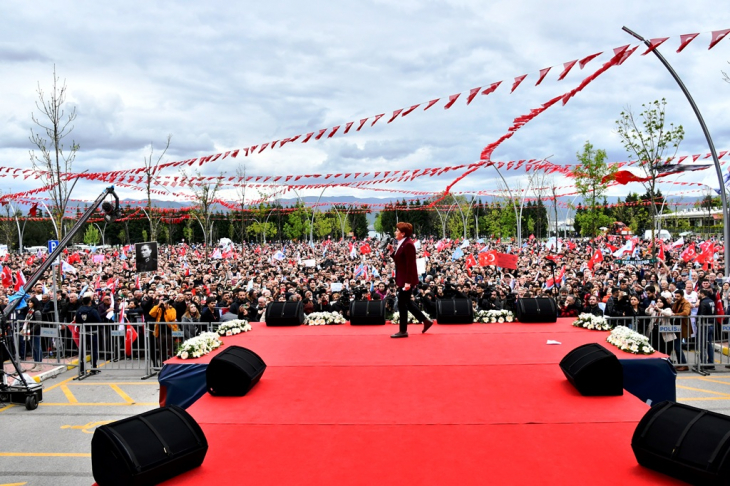 İYİ PARTİ GENEL BAŞKANI MERAL AKŞENER KOCAELİDE VATANDAŞLARA SESLENDİ 'İNSANIN EVİNDE OLMASI KADAR GÜZEL BİR ŞEY YOKTUR'