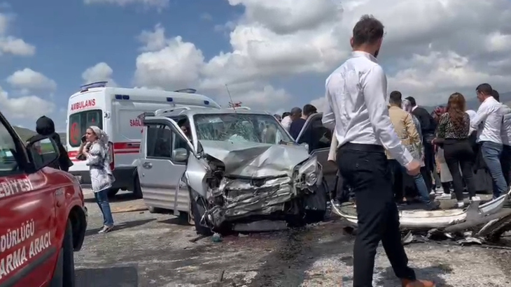 Siirt'te Bayramın İlk Günü Yollar Kana Bulandı: 15 Yaralı