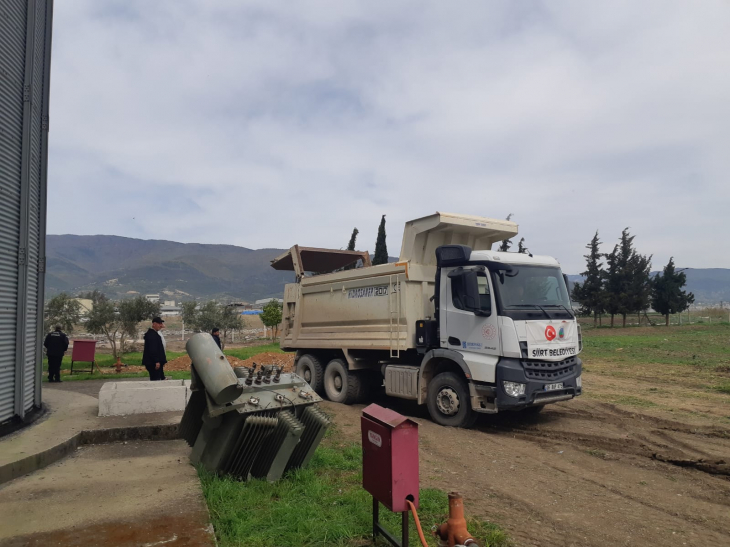 Siirt Belediyesi Ekipleri Deprem Bölgesinde Gece Gündüz Çalışıyor! Artı Siirt Deprem Bölgesinde Çalışmaları Görüntüledi