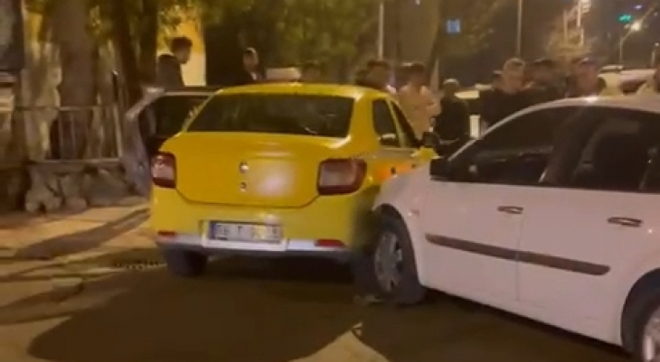 Siirt'te Ticari Taksi ile Otomobil Çarpıştı