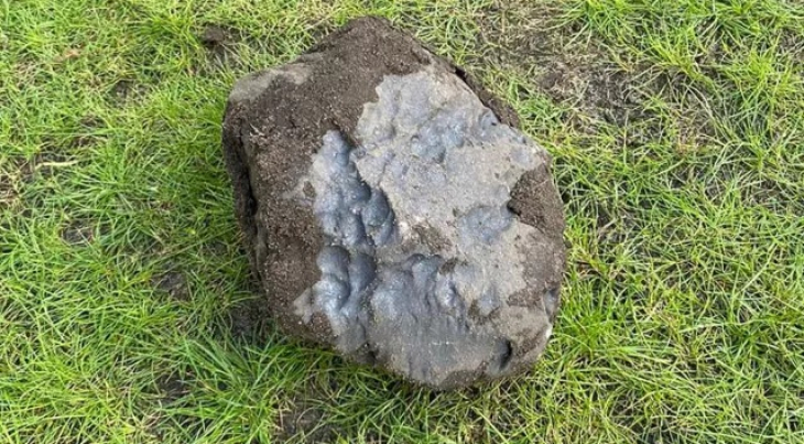 Almanya'da Yaşadıkları Yetmiyormuş Gibi Bahçelerine 200 Bin Dolarlık Meteor Düştü