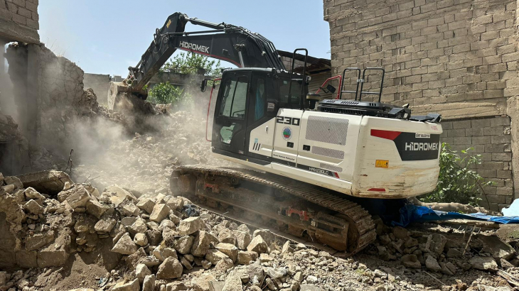 Siirt'te Uyuşturucu Tacirlerinin Yuvası Tek Tek Yıkılıyor