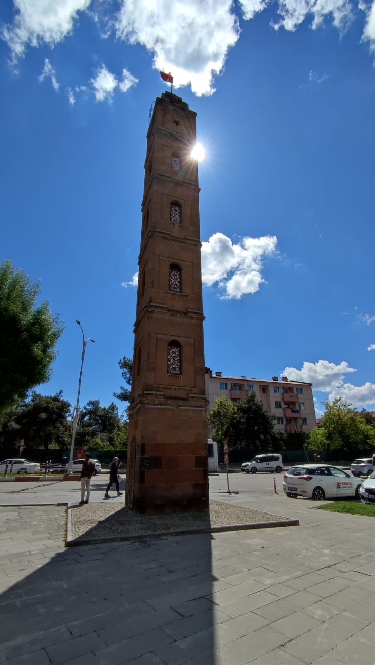 Siirt Saat Kulesini Yapay Zeka İle Yeniden Tasarladık! İşte O Kareler...