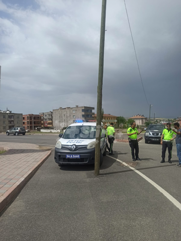 Siirt'te Emniyetsiz Emniyet Şeridi! Polis Duruma El Attı