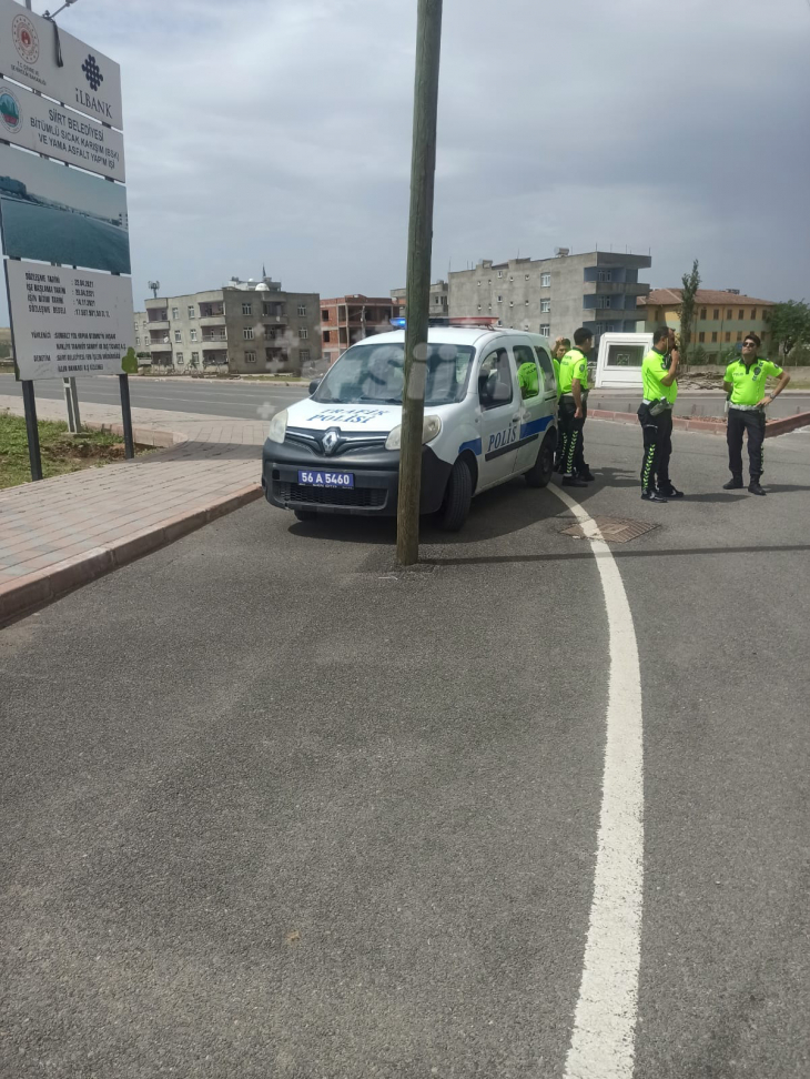 Siirt'te Emniyetsiz Emniyet Şeridi! Polis Duruma El Attı