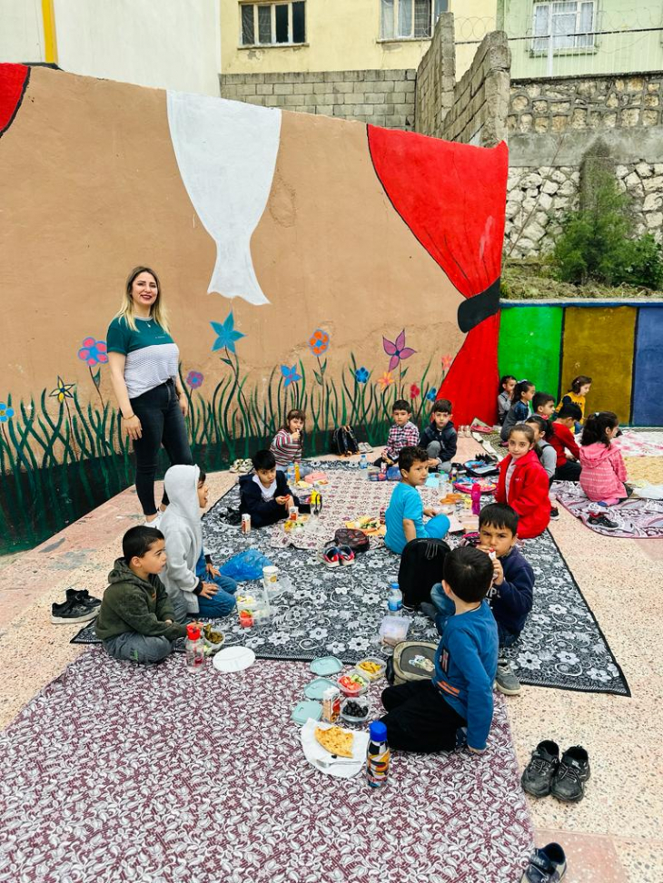 Siirt Cumhuriyet ilköğretim okulunda düzenlenen bahar şenlikleri renkli görüntülere sahne oldu