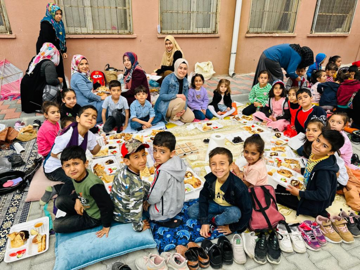 Siirt Cumhuriyet ilköğretim okulunda düzenlenen bahar şenlikleri renkli görüntülere sahne oldu