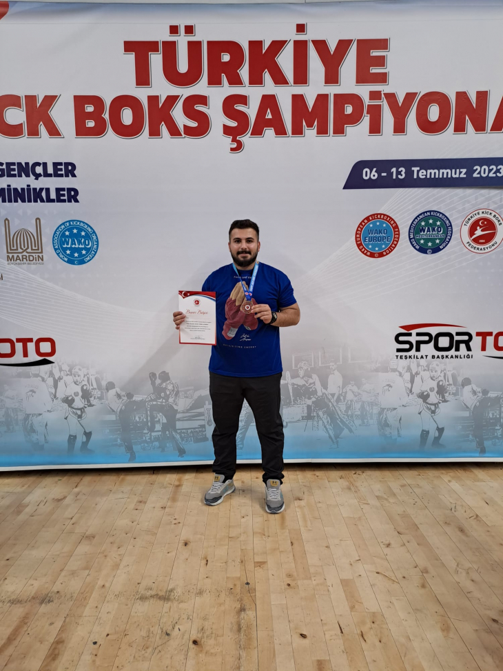 Siirt'in İlk Kick Boks Madalyasını Vedat kayıkçı Kazandı