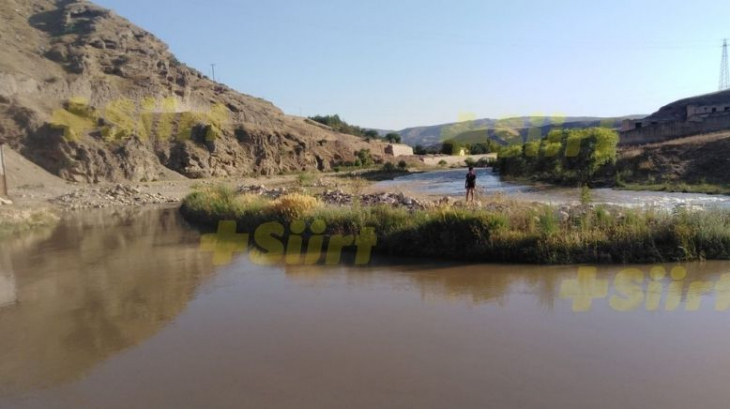 Siirt'te Akıntıya Kapılan Çocuk Kezer Çayı'nın Ortasındaki Adacıkta Mahsur Kaldı